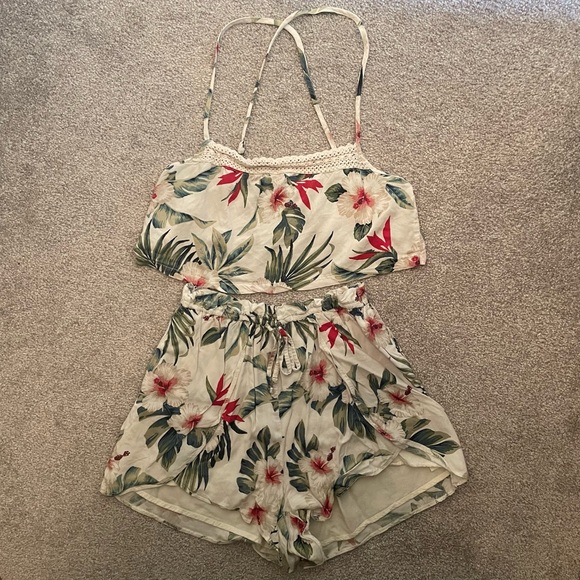 White floral print handmade repurposed 2-piece set - Picture 2 of 4